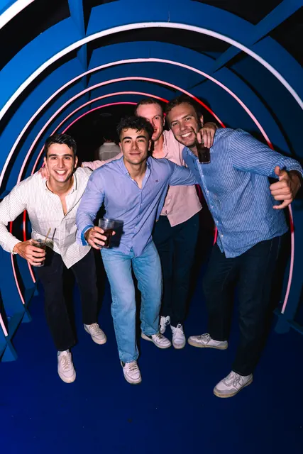 Bisous Bisous — Soirée au club — photographie 7