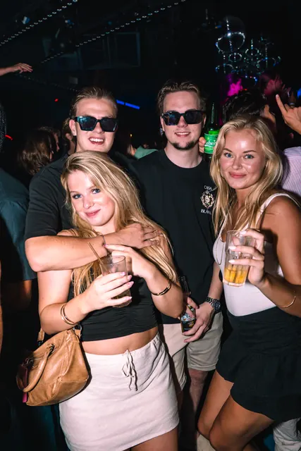 Bisous Bisous — Soirée au club — photographie 12