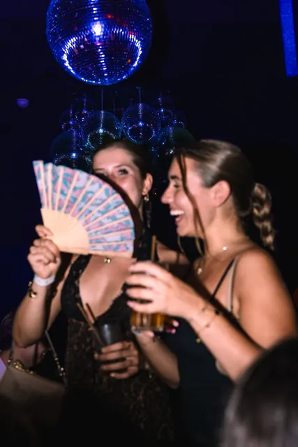 Bisous Bisous — Soirée au club — photographie 13