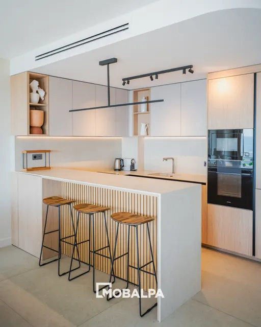 Mobalpa — Équipe & réalisations — Cuisine à Super Cannes — photographie 1