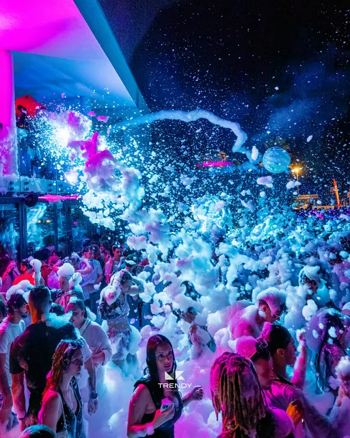 Trendy Club — Soirée mousse — photographie 6