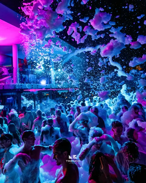 Trendy Club — Soirée mousse — photographie 7