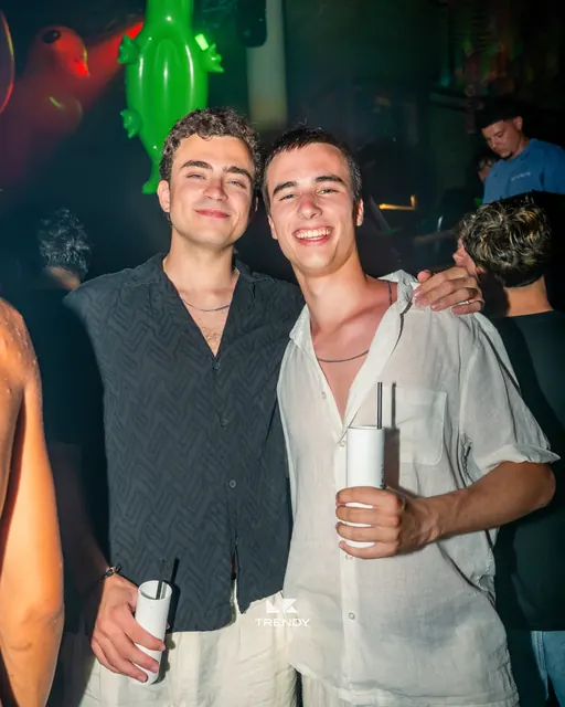 Trendy Club — Soirée mousse — photographie 9