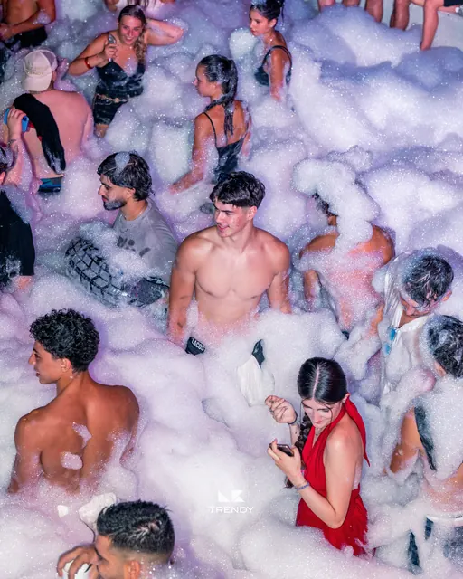 Trendy Club — Soirée mousse — photographie 15
