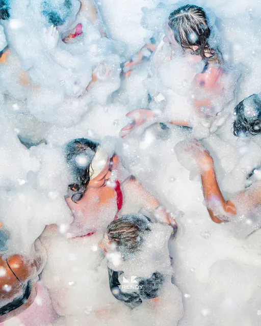 Trendy Club — Soirée mousse — photographie 16