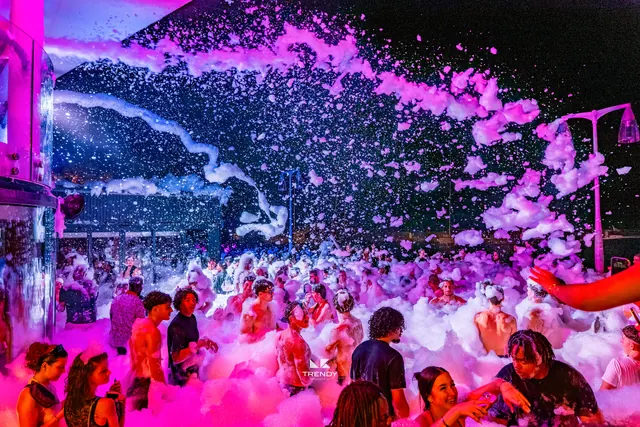 Trendy Club — Soirée mousse — photographie 18